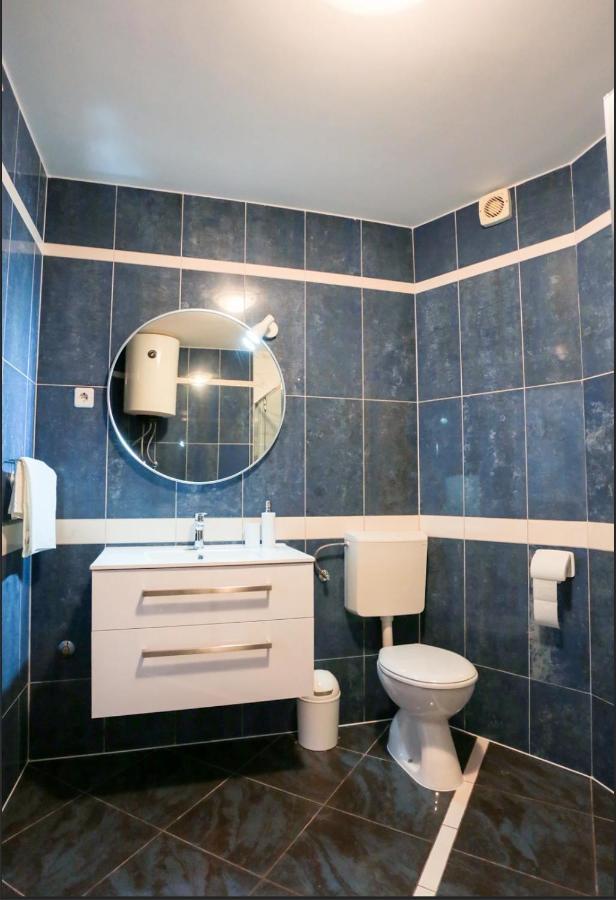 Apartman Nicol Ližnjan Exteriör bild