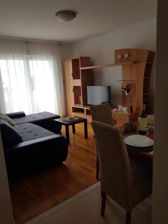 Apartman Nicol Ližnjan Exteriör bild
