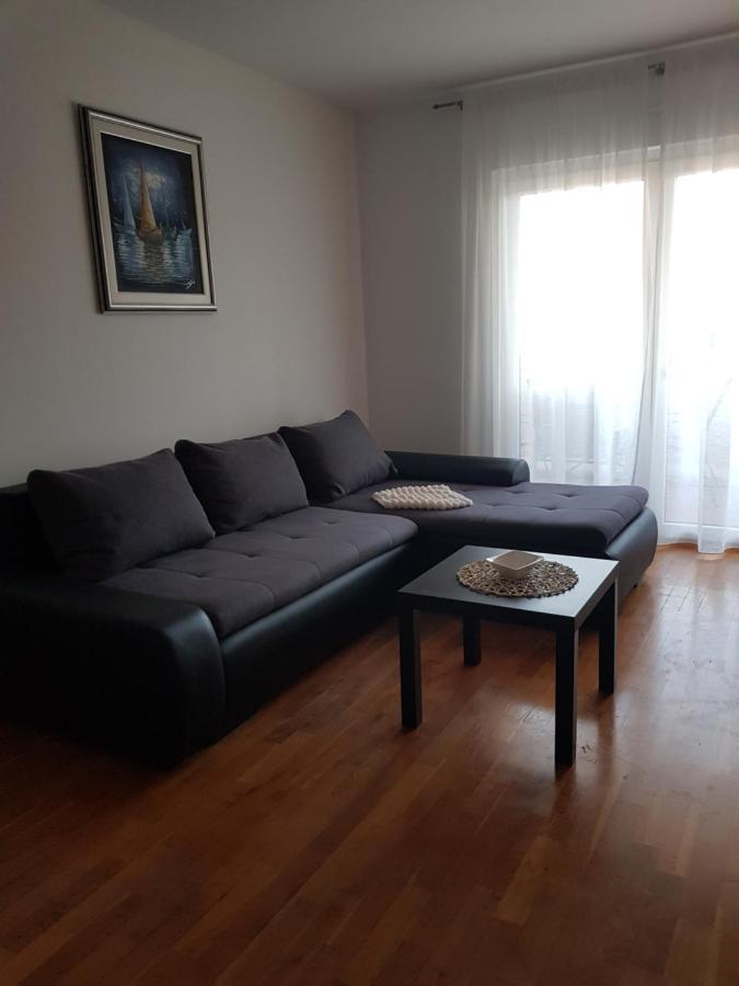 Apartman Nicol Ližnjan Exteriör bild