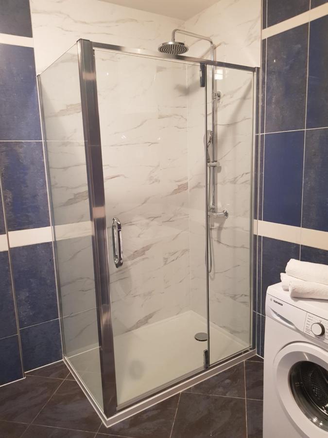 Apartman Nicol Ližnjan Exteriör bild